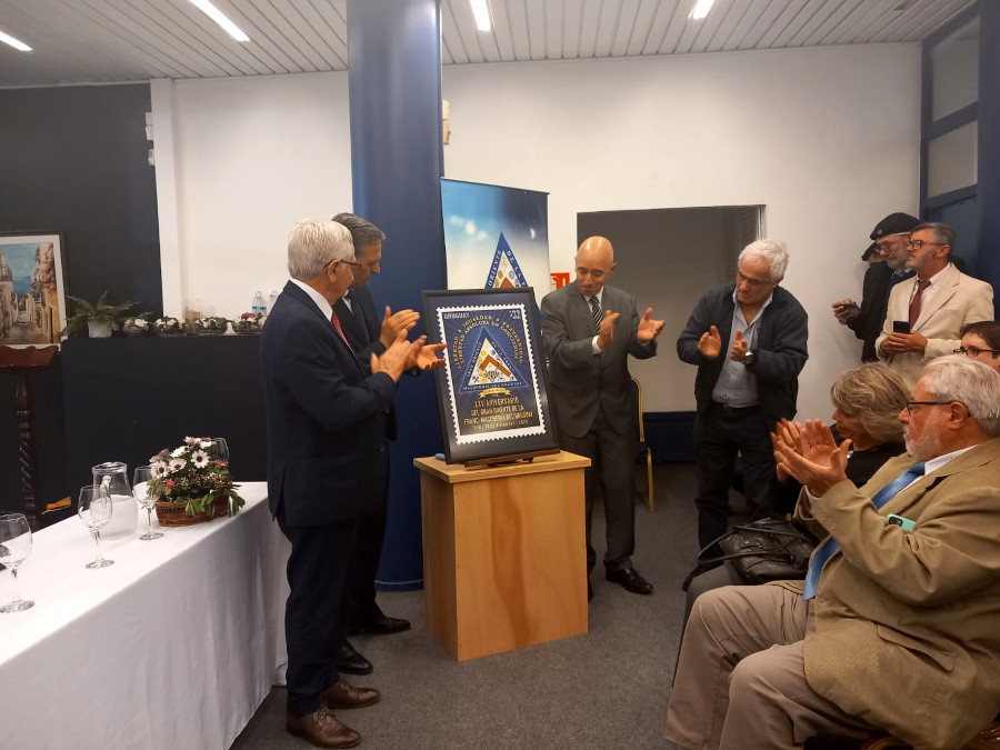 En el marco del 25° aniversario del Gran Oriente de la Franc-Masonería del Uruguay, Correo Uruguayo presentó un sello conmemorativo por dicho acontecimiento.