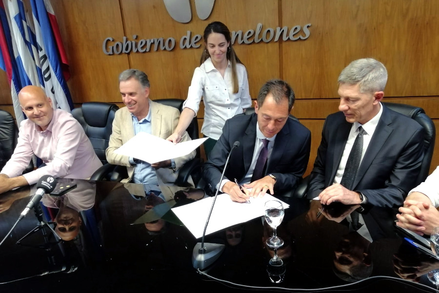 Presidente de Correo Uruguayo firma el convenio