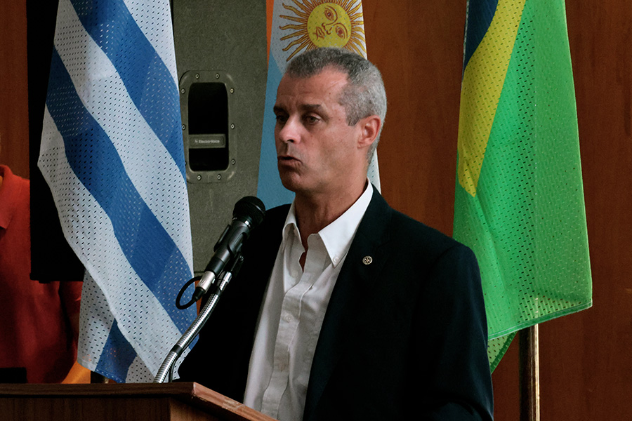 Gobernador del Rotary Club Uruguay hace uso de la palabra