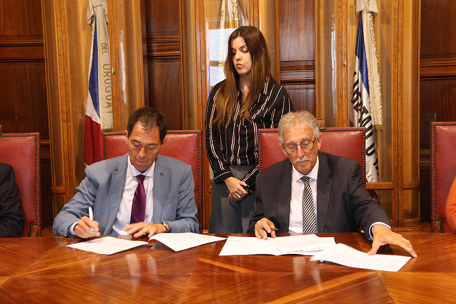 Presidente de Correo Uruguayo y Director General de la DGETP-UTU firman el convenio