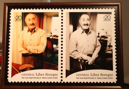 Reproducción de los sellos con fotografías del General Líber Seregni