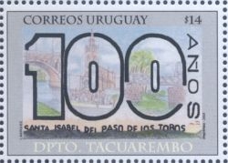 Número 100 en tipografía gruesa que encierra una ilustración de la ciudad Santa Isabel del Paso de Los Toros - Dpto. Tacuarembó.