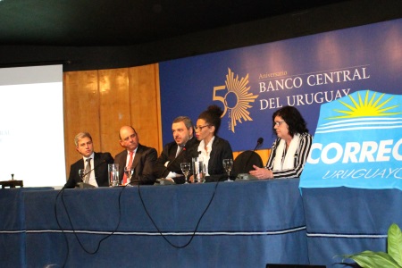 Mesa de autoridades de BCU y Correo Uruguayo