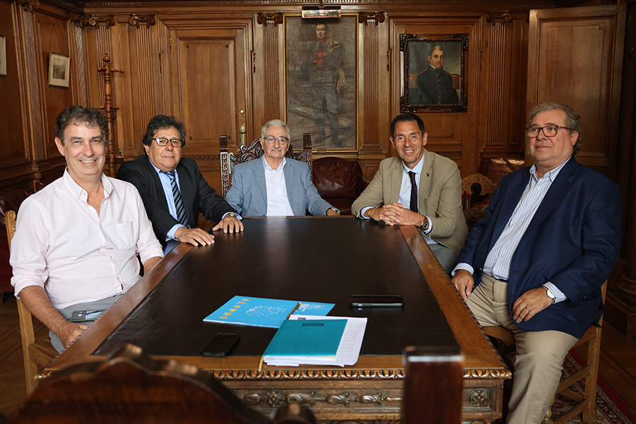 Autoridades de Correo Uruguayo y Federación Uruguaya de Filatelia