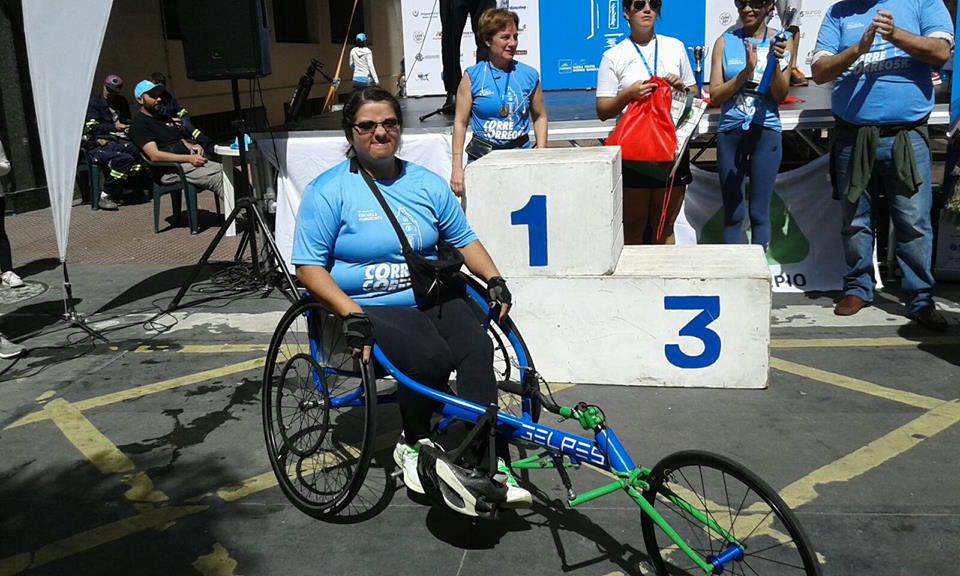 Ganadora femenina de categoría silla de ruedas