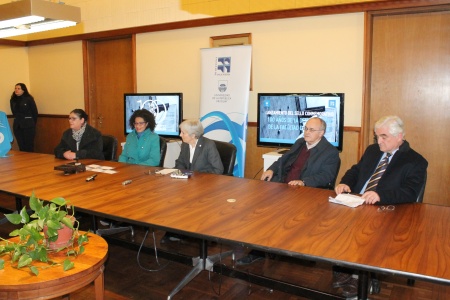 Vicepresidenta de Correo Uruguayo, Dra. Giannella Viñoly, presidenta de Correo Uruguayo, Sra. Solange Moreira, decana de la Facultad de Ingeniería, Ing. María Simón, exrector de Udelar y exdecano de la Facultad de Ingeniería, Dr. Ing. Rafael Guarga; e Ing. Gonzalo Larrambebere.
