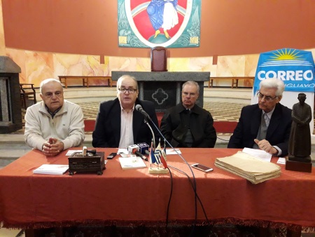 Autoridades presentes en el acto.