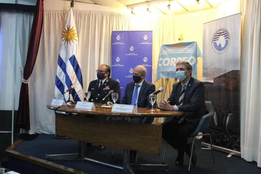 Autoridades del Ministerio de Defensa Nacional, Correo Uruguayo e IAU