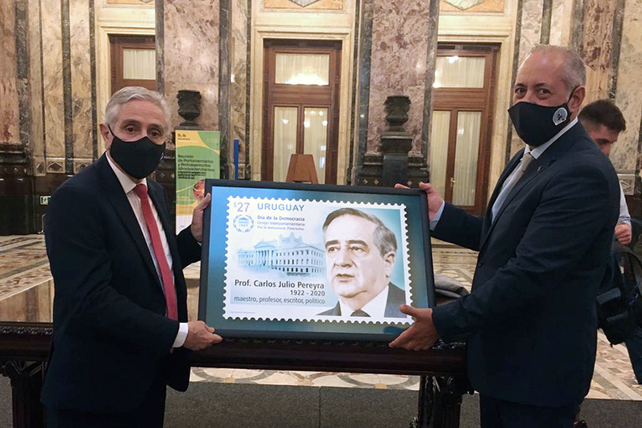 Vicepresidente de Correo Uruguayo y Director del INBA