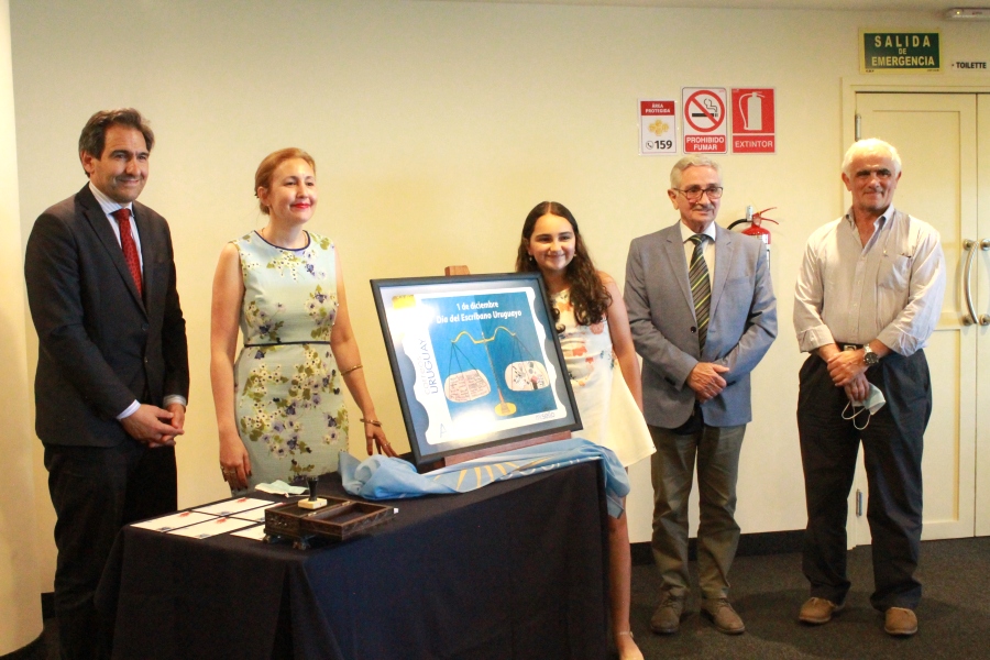 Autoridades de Correo Uruguayo y AEU