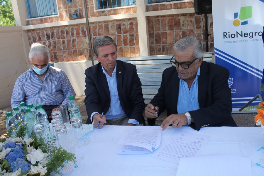Firma del convenio entre ambas instituciones