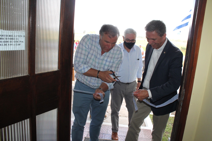 Directorio de Correo Uruguayo e Intendente de Rocha cortan la cinta