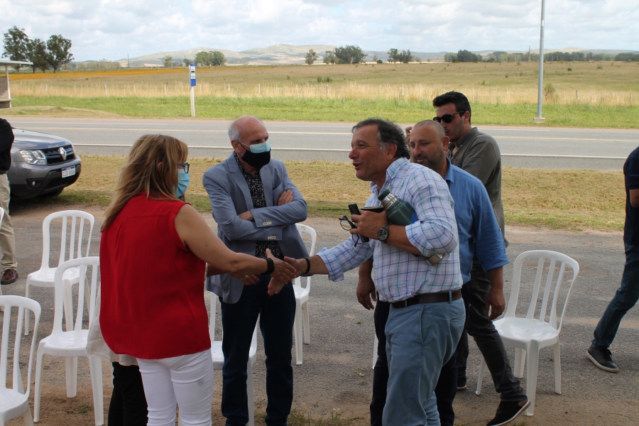 Intendente saluda a funcionarios de Correo Uruguayo