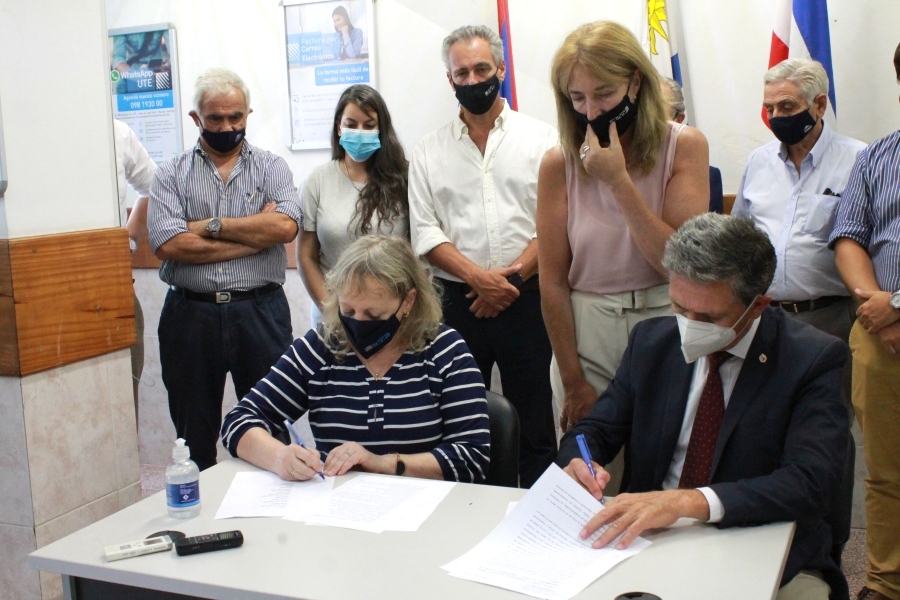 Firma del convenio entre UTE y Correo Uruguayo