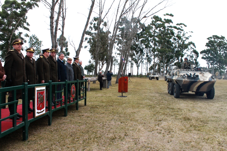 Desfile de vehículos de la Unidad ante las autoridades