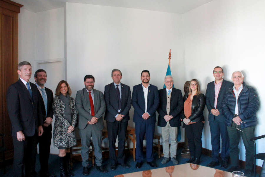 Autoridades participantes de la reunión
