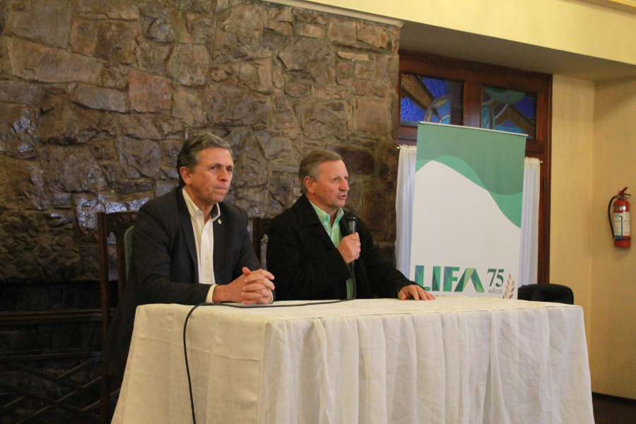 Presidente de Correo Uruguayo junto al Presidente de LIFA