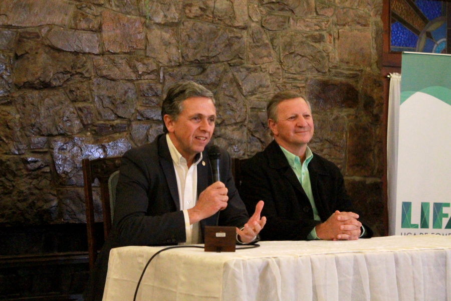 Presidente de Correo Uruguayo junto al Presidente de LIFA