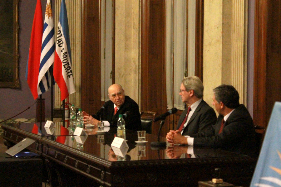 Expresidente Dr. Julio Ma. Sanguinetti haciendo uso de la palabra