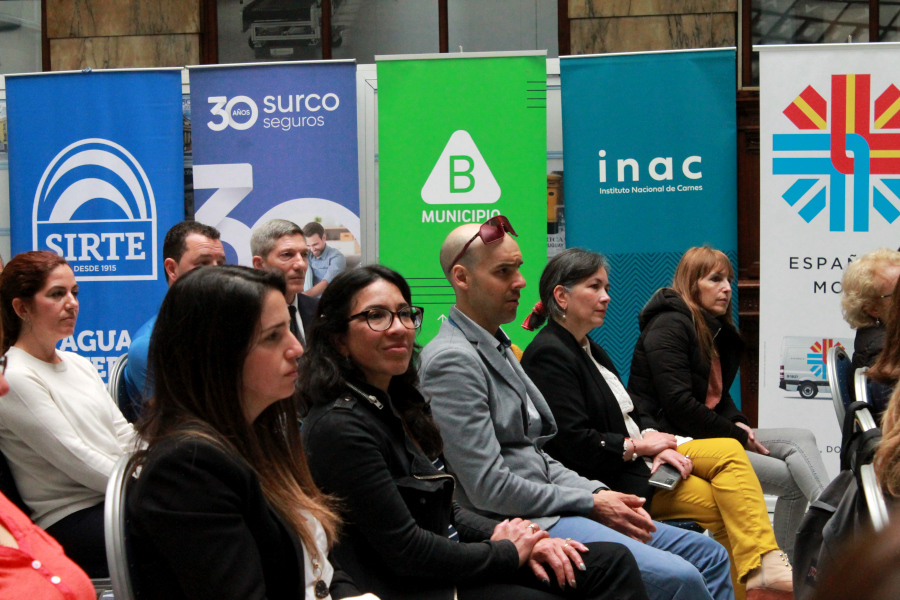 Público y autoridades presentes en el acto