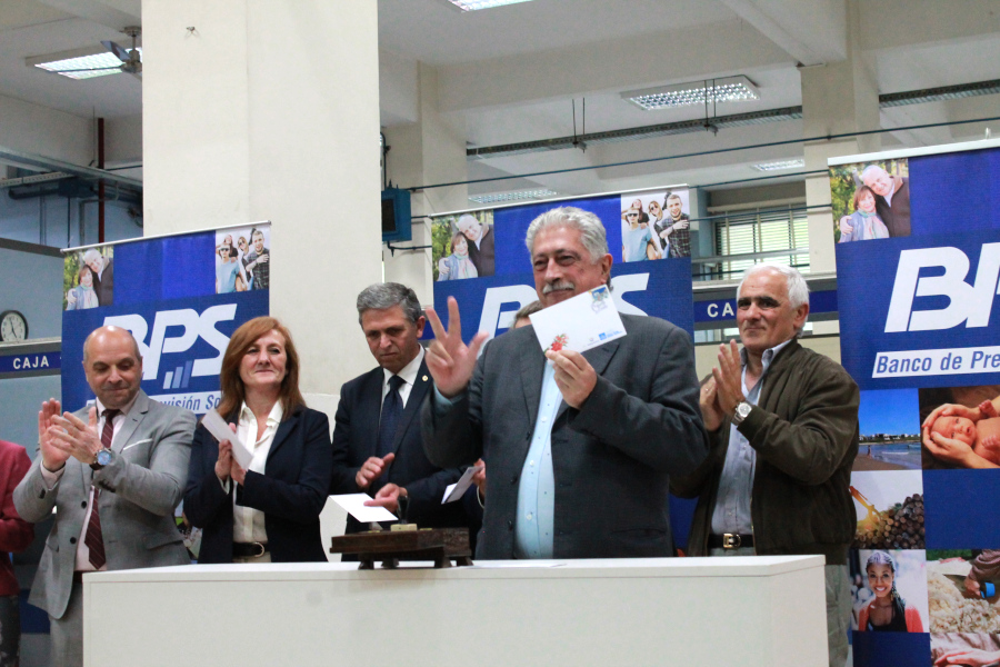 Director Representante del Sector Pasivos, Sr. Ariel Ferrari
