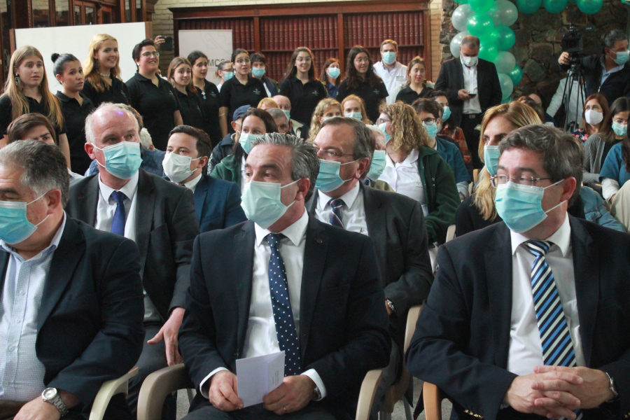Autoridades y público presente