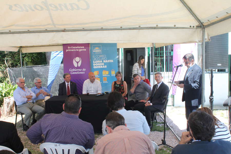 Autoridades presentes en el acto de inauguración