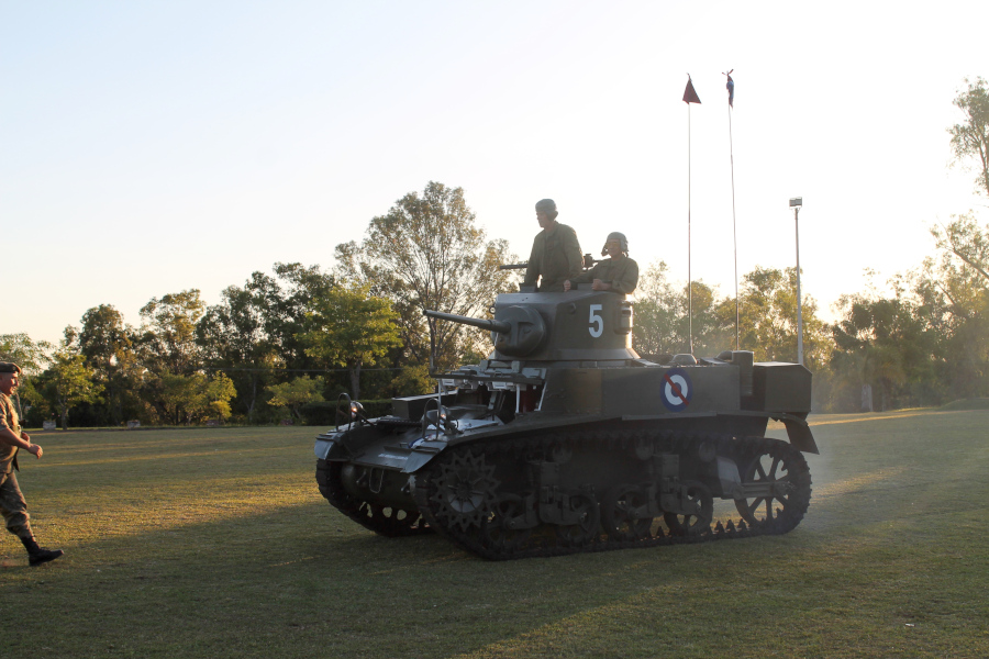 Desfile de tanque ligero M-3 A1 Stuart