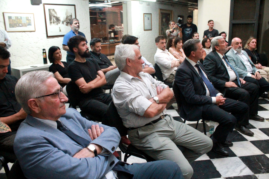 Directorio de Correo Uruguayo y periodistas de Búsqueda