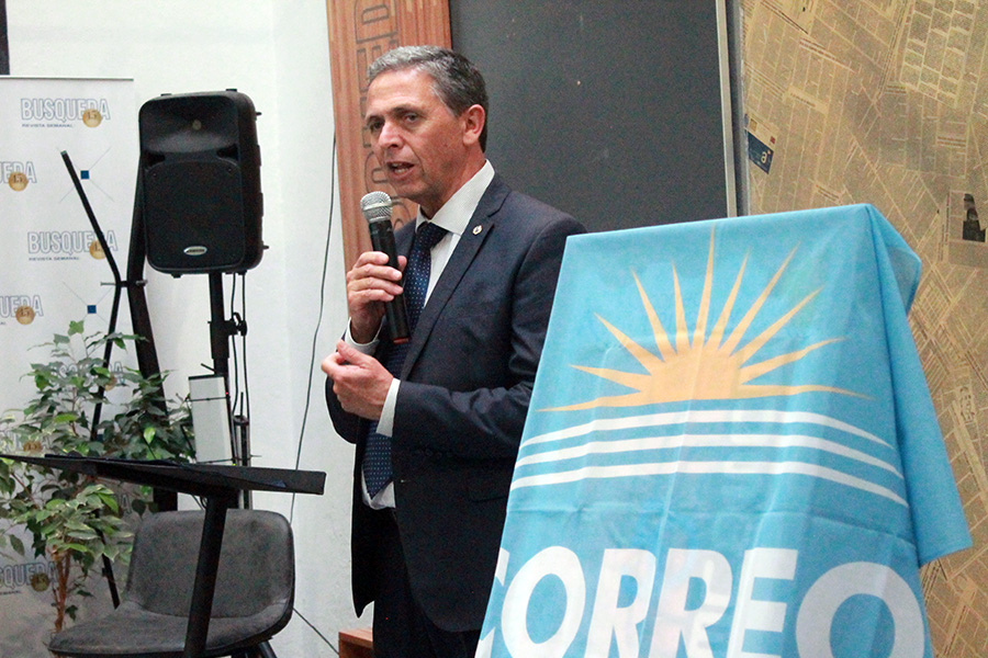 Presidente de Correo Uruguayo haciendo uso de la palabra