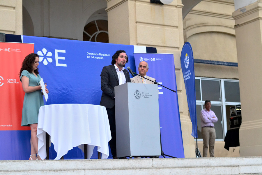 Director Nacional de Educación haciendo uso de la palabra