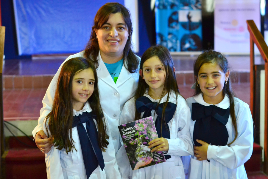 Escolares participantes de la 36ª Feria Nacional de Clubes de Ciencia