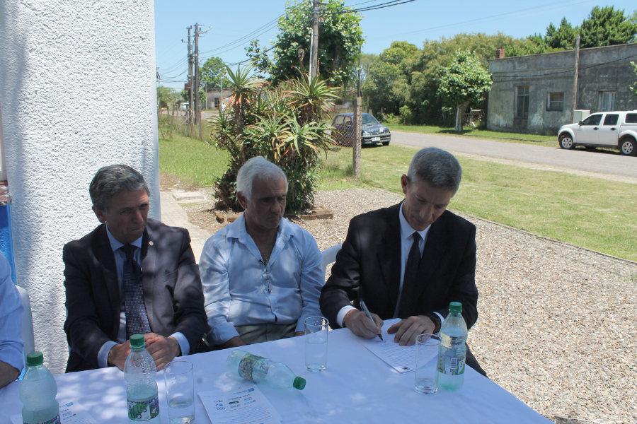 Autoridades firman el convenio para la instalación del Centro de Cercanía