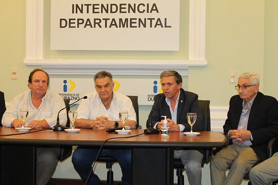 Presidente de Correo Uruguayo haciendo uso de la palabra