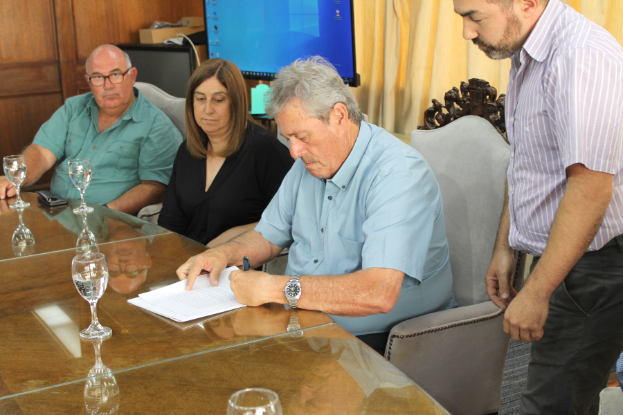 Intendente de Maldonado firma el convenio