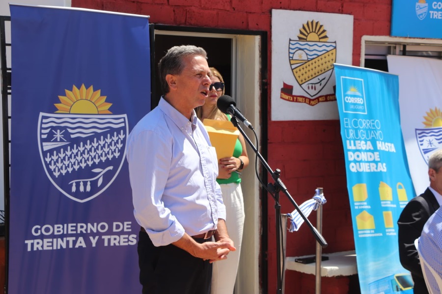 Presidente de Correo Uruguayo haciendo uso de la palabra