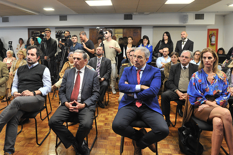 Presidente de Correo Uruguayo y autoridades presentes
