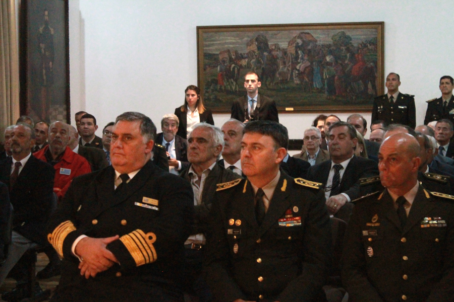 Autoridades presentes en el acto