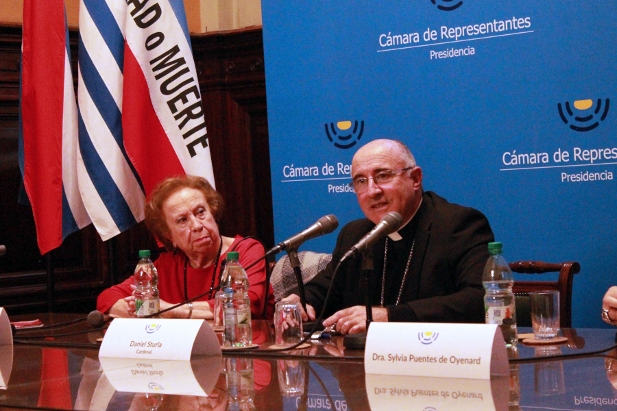 Cardenal Sturla haciendo uso de la palabra