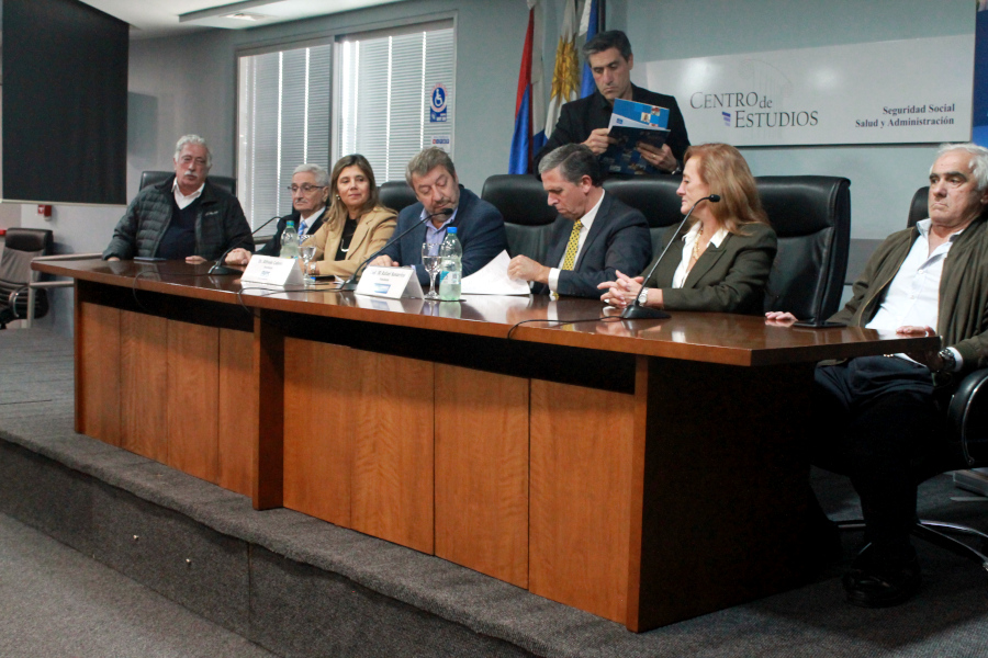 Presidente de Correo Uruguayo firma el convenio