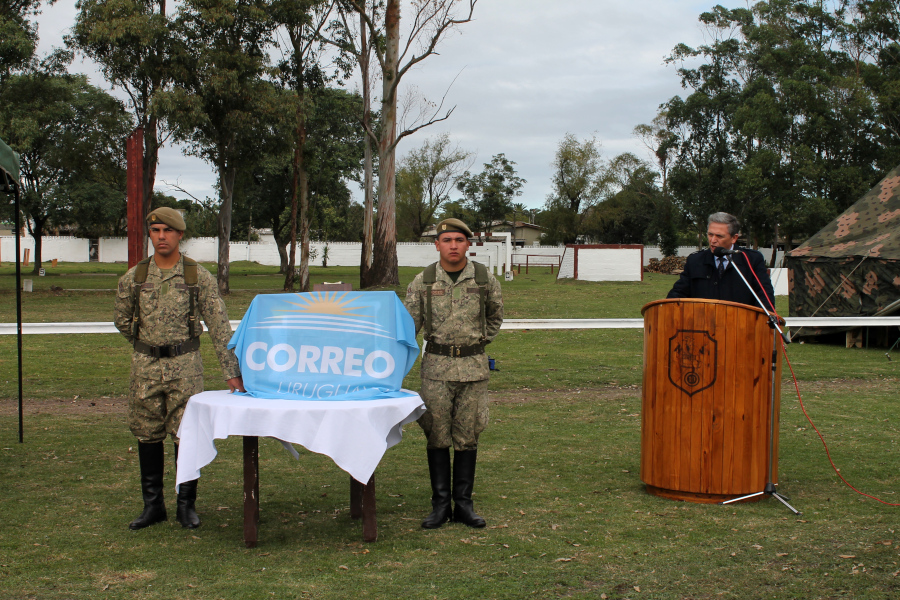 Presidente de Correo Uruguayo haciendo uso de la palabra