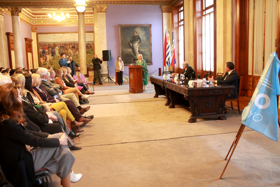 Vicepresidenta de la República haciendo uso de la palabra
