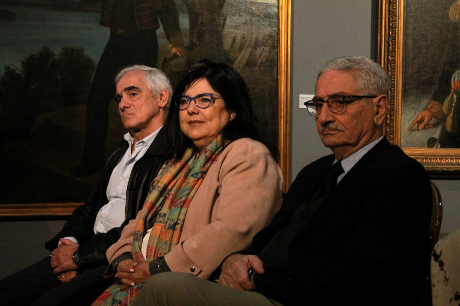 Autoridades y público presente en el acto