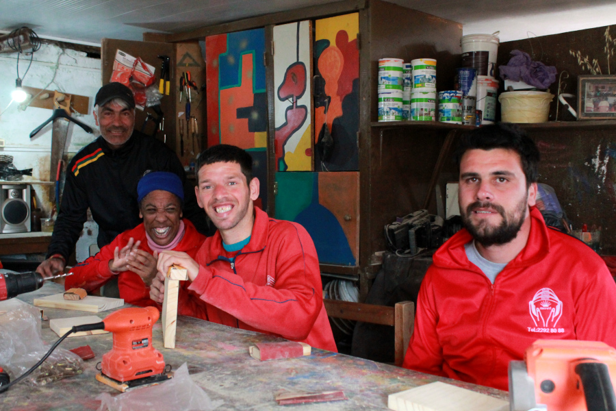 Participantes del taller de carpintería