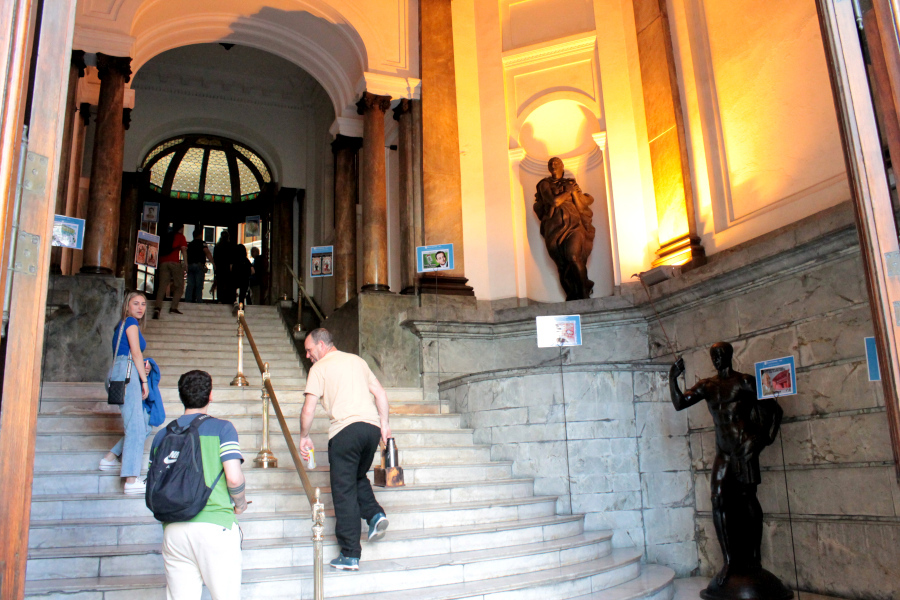 Escalinata del edificio