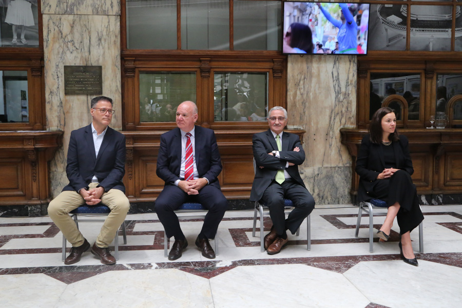 Autoridades presentes en el acto