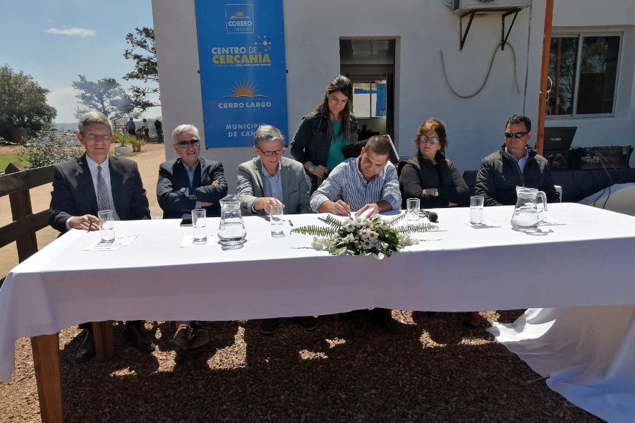 Autoridades de Correo Uruguayo e Intendencia de Cerro Largo firman los acuerdos para la instalación de los Centros de Cercanía
