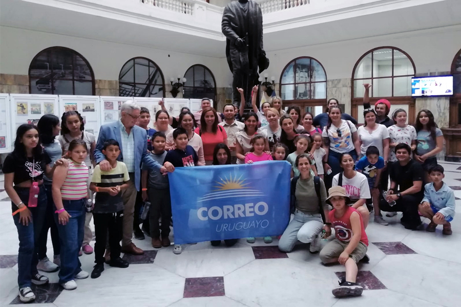 Escolares salteños en el hall del Palacio de Correos