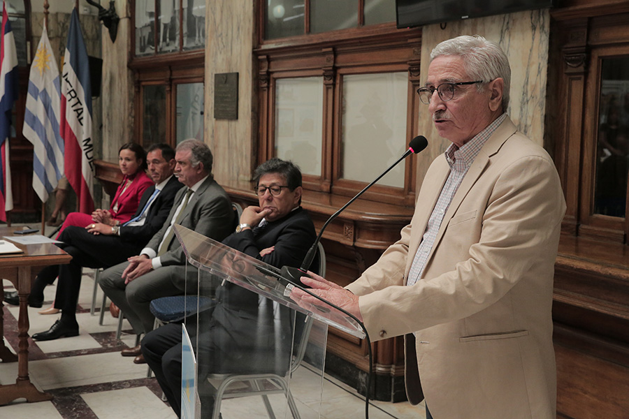 Vicepresidente de Correo Uruguayo haciendo uso de la palabra