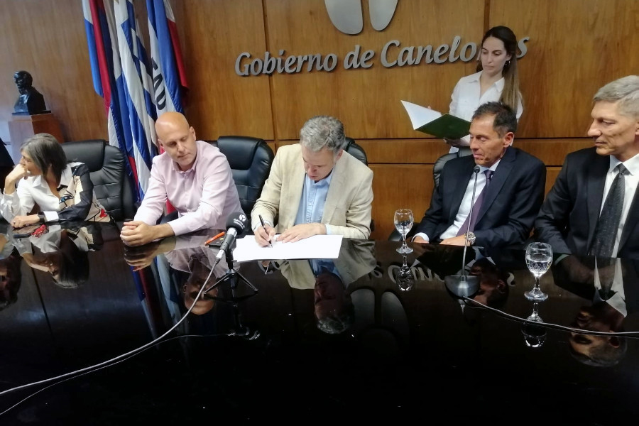 Intendente de Canelones firma el convenio